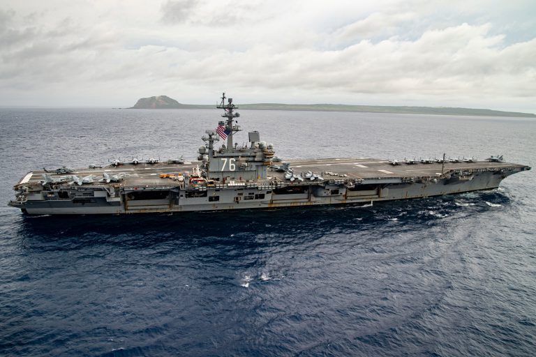 美國海軍指列根號航空母艦戰鬥群，正在南海展開海上安全行動。（互聯網）