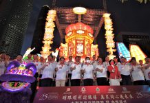 【香港新天】「世一」巨型宮燈閃耀香江　刷新世界紀錄李家超打卡自拍