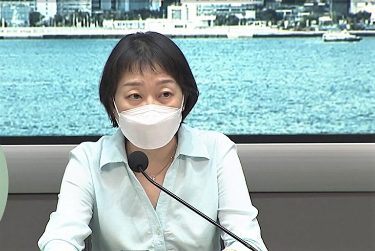 張竹君宣布，本港昨日新增176宗屬輸入個案，其餘4,455名患者為本地感染。