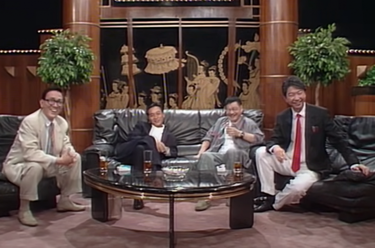 倪匡（右二）曾與黃霑（左一）及蔡瀾（右一）主持消談節目《今夜不設防》。