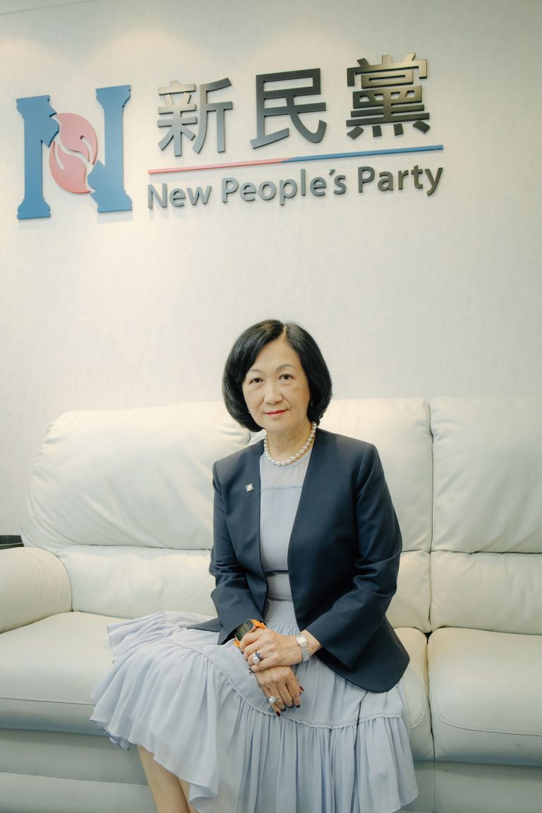 身兼新民黨主席的葉劉淑儀出任行政會議召集人，成為首位政黨領袖出任這一職位。