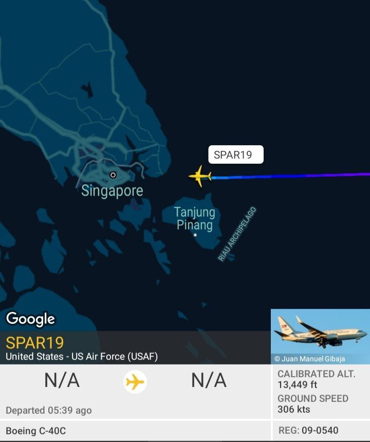 專機呼號為「SPAR19」的美國空軍C-40C飛機接近新加坡。（互聯網）