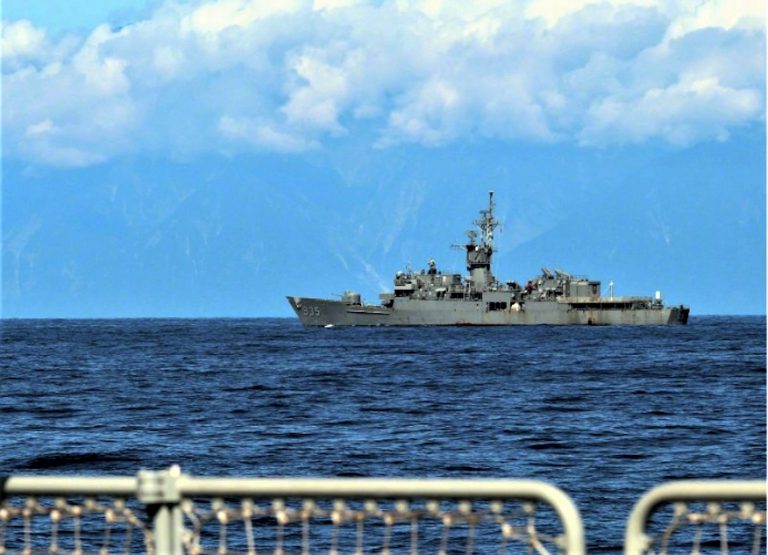 軍演第三天，解放軍東部戰區發放海軍極為靠近台灣海岸航行的相片。