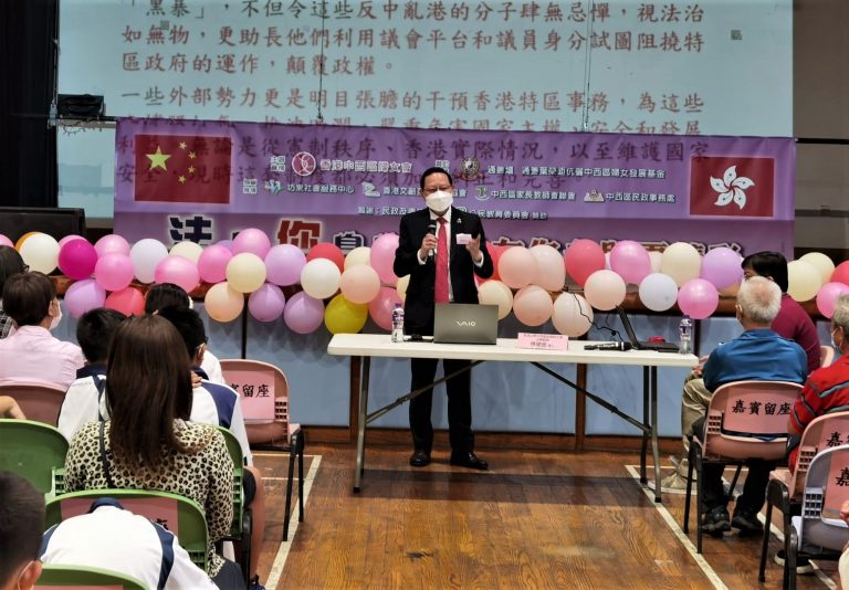 傅健慈教授為「香港開啟新篇章」做主題演講。