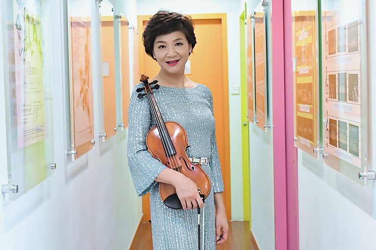 著名小提琴家姚珏女士將在「弦音傳承」國慶音樂會上演奏精彩曲目。