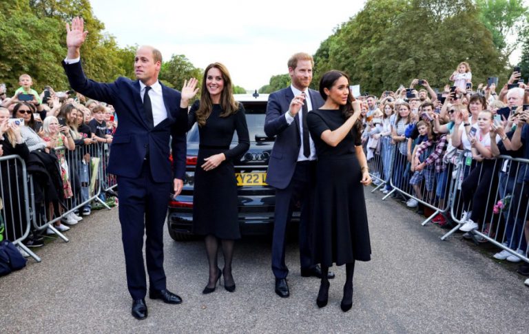 威爾斯親王威廉聯同妻凱蒂、弟弟哈里王子和太太梅根周六首次公開露面。