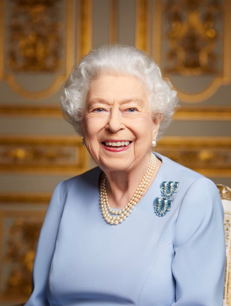 英國皇室發出一張英女王從未曝光的照片，相片在她登基70周年時拍攝。