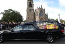 英女王靈柩移至愛丁堡稍後由空軍送返倫敦　19日舉行國葬