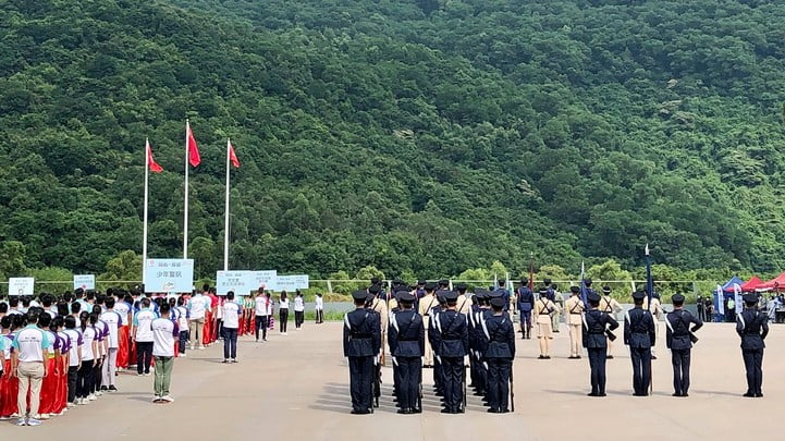 多支紀律部隊進行聯合中式步操表演。
