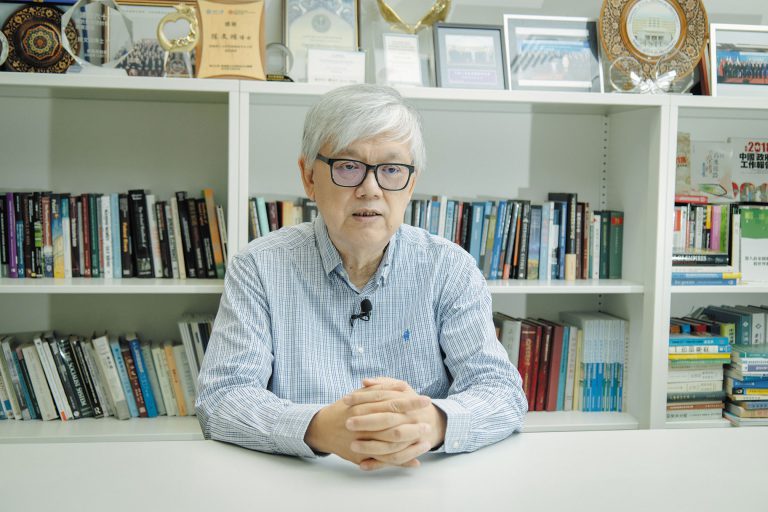 陳文鴻認為可把外匯儲
備用作投資對香港經濟
有積極作用的項目。