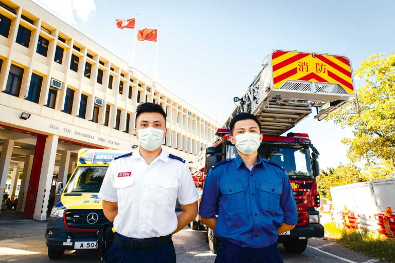 消防員楊程（右）和 救護員李永皓（左）都以「救災扶危，為民解困」為目標。

