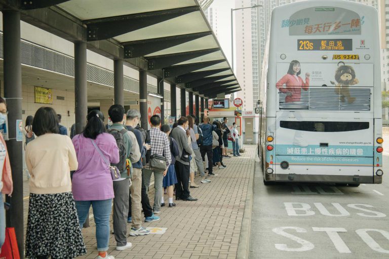 有市民表示，東九龍區雖然巴士路線多，不過無鐵路確實不方便。