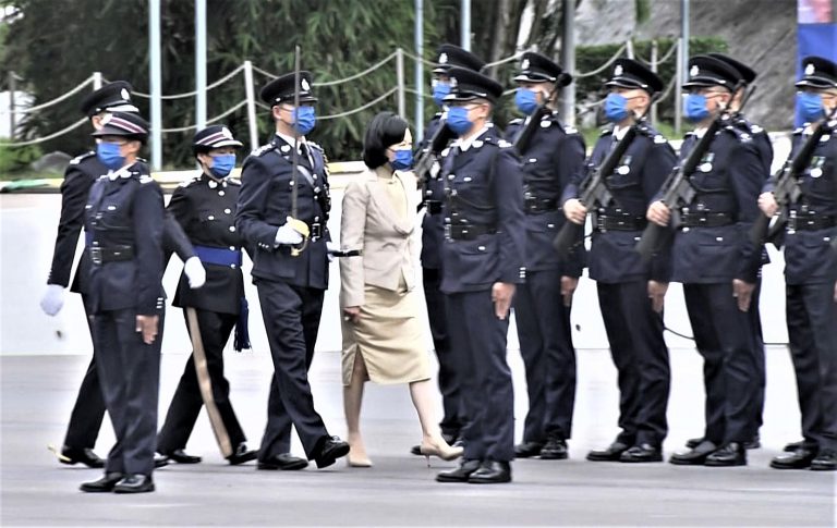 葉劉淑儀向畢業學員表示，加入警隊不只是一份工作，而是使命，期望警務人員能夠不忘初心。
