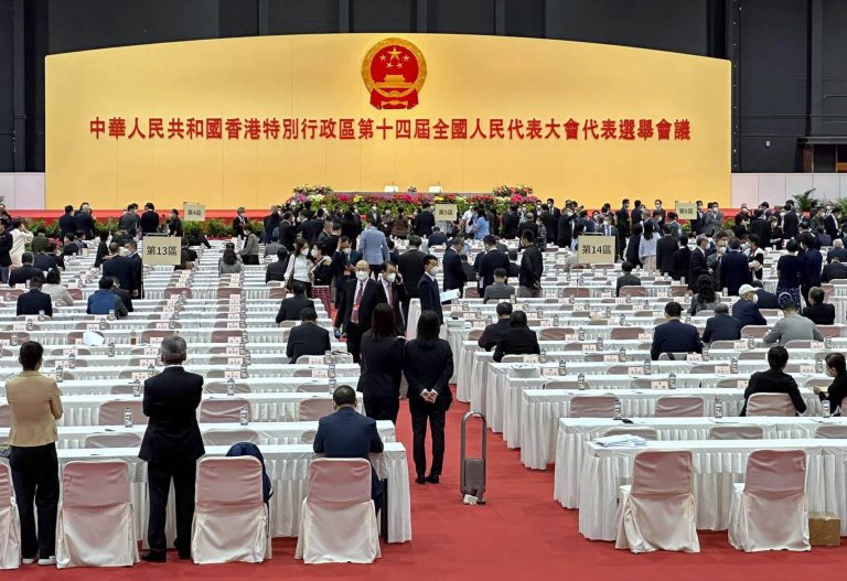 負責選出第十四屆港區全國人大代表的選舉會議昨在香港會議展覽中心舉行首次全體會議。(港台圖片)