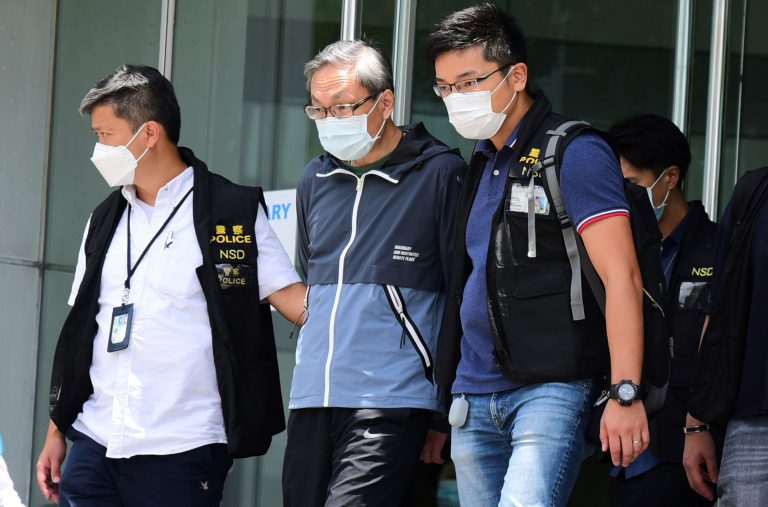 張劍虹(中)及其他5名壹傳媒前高層今日在高院認罪。