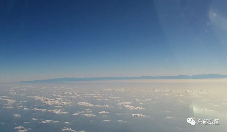 空中眺望台島中央山脈。