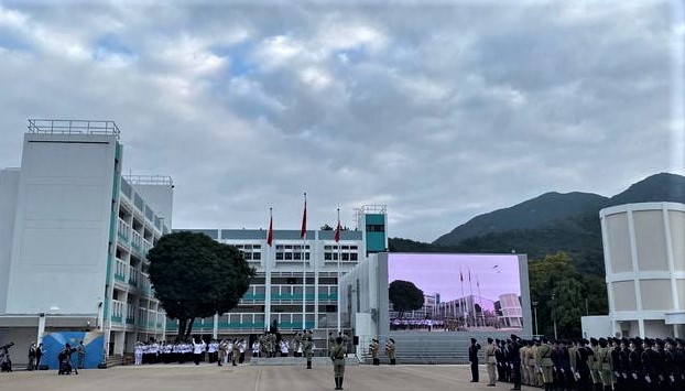 憲法40周年舉行升旗儀式。升旗禮後隨即下半旗，全場默哀1分鐘，悼念前國家主席江澤民。