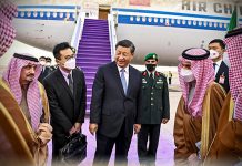 習近平飛往沙特受到隆重接待，有助中國打入中東開拓廣大市場　文：謝悅漢