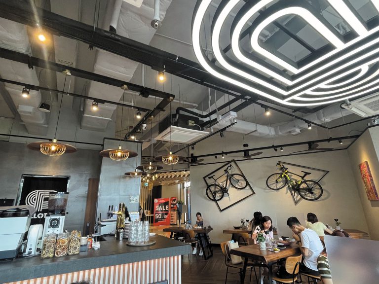 位於海天晉匯商場的Poloten，是以單車作為主題的咖啡店。
