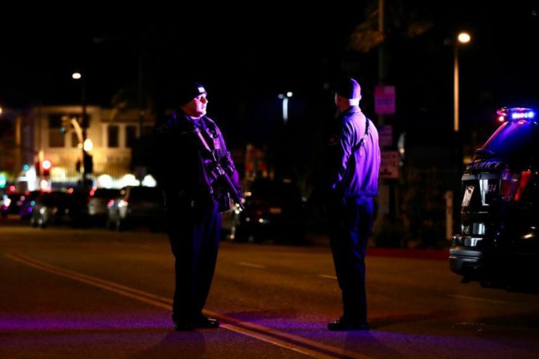美國加州洛杉磯蒙特雷帕克市當地時間農曆年三十晚上發生大規模槍擊案，事件導致10人死亡，超過10人受傷。
