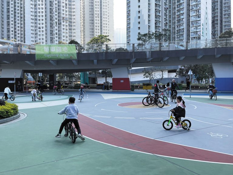 館前也有單車園地供幼童或新手練習。