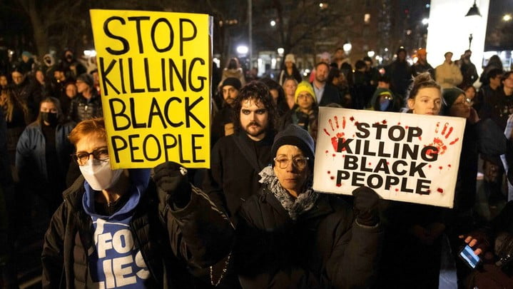 在首都華盛頓的街頭，亦有不少示威者對警方濫殺黑人提出抗議。