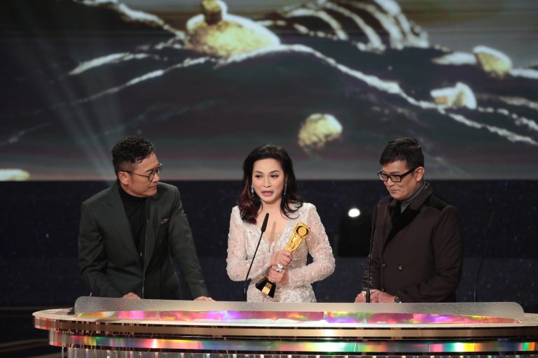 樊亦敏憑《愛·回家之開心速遞》白天娥獲最受歡迎電視女角色。