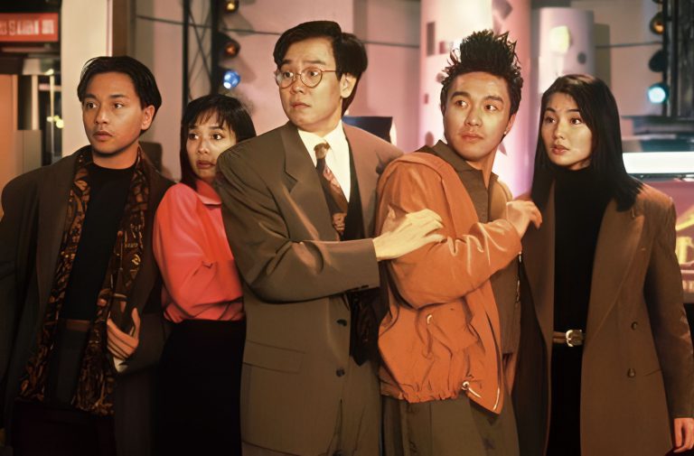 1992年《家有囍事》絕對是萬千觀眾心目中的經典賀歲喜劇，當中演員陣容強勁，包括張國榮、周星馳、黃百鳴、張曼玉、吳君如及毛舜筠，星光熠熠。
