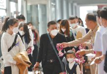 首批中國遊客抵泰　泰副總理親往機場「英雄般歡迎」