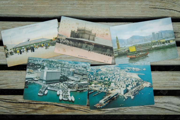 明信片看到不同時期天星碼頭的風貌。