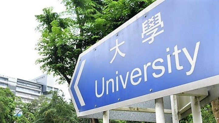 陳茂波表示，正研究在保障本地學生入讀大學機會之下，增加大學取錄非本地學生的人數。