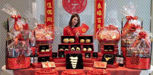 陳家樂連詩雅過大禮 龍鳳鈪都有7對 網民：好閃呀
