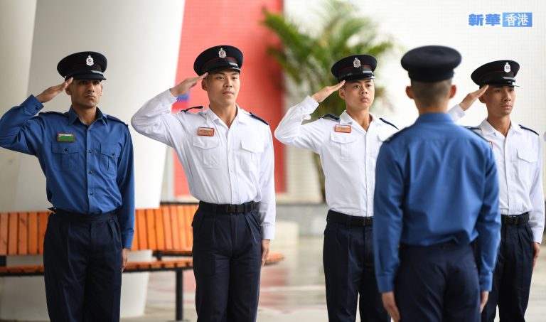 消防及救護學院學員在廣州進行了中式隊列步操訓練。（新華社）