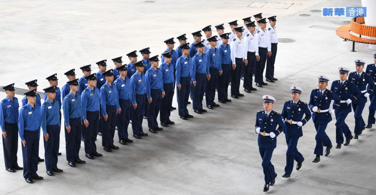 消防及救護學院學員在廣州進行了中式隊列步操訓練。（新華社）