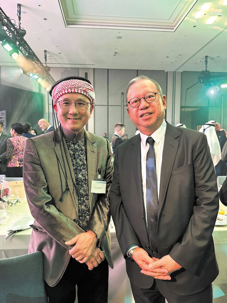 貿發局主席林建岳（右）與沈運龍（左）一同出席杜拜出席商務論壇。
