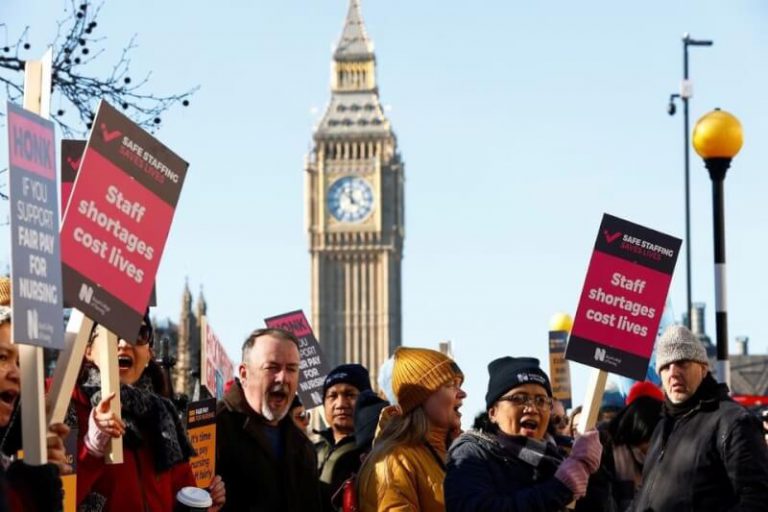 英國醫護人員罷工抗議