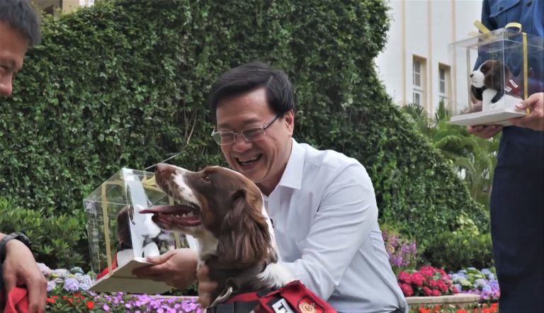 李家超說，搜救犬可愛的樣子哄得大家十分開心。