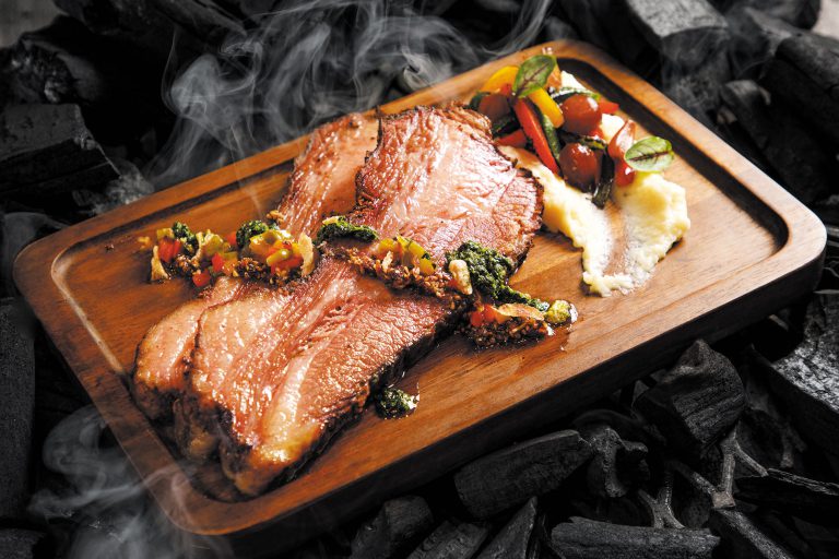 招牌牛胸肉 $248：以辣椒粉及芫荽籽等乾醃後，再用煙燻慢煮，凸顯牛胸肉的自然風味，肉質嫰滑。

