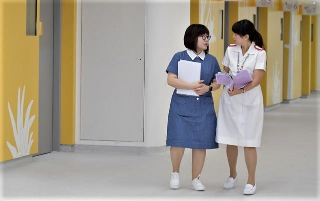 林清在一個電台節目上，建議將本地護士學生的實習時數，由1000小時減至800小時，以助增加護士人手供應。