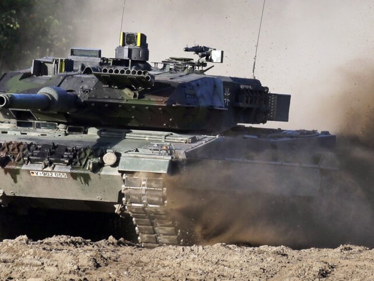德國承諾向烏克蘭提供的18輛「豹2」主戰坦克，經已運抵當地。