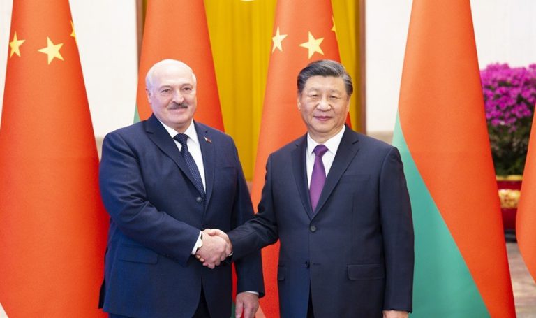 習近平（右）早前與白俄羅斯總統盧卡申科舉行會談。