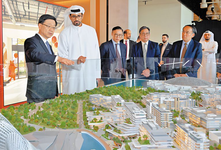 李家超在阿聯酋到訪房地產開發商Aldar Properties PJSC,了解當地的最新發展，開拓機遇。