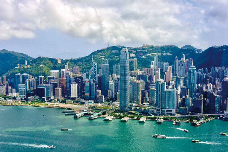 香港作為國際金融中心、航運中心、貿易中心，與祖國內地發展不可分割。