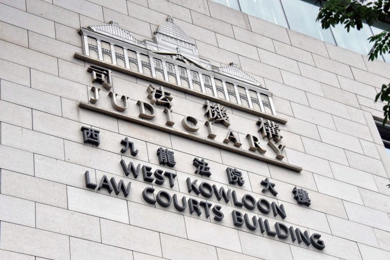 西九龍裁判法院日前發生史無前例的「調包走犯」事件。