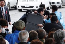 岸田文雄和歌山演講前傳爆炸　疑有人投擲煙霧彈　日本警方拘一男子
