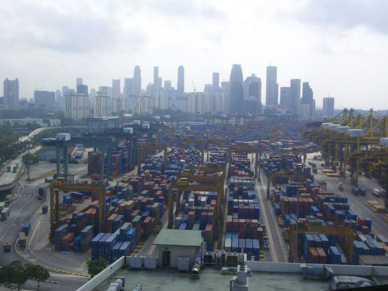 新加坡吉寶港為葵涌貨櫃碼頭的競爭者之一。