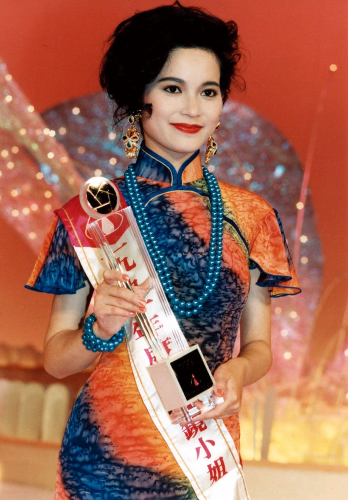 1991年參選香港小姐，樊亦敏在強敵林立的情況下，奪得最上鏡小姐殊榮。