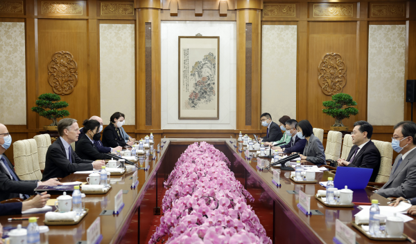 國務委員兼外長秦剛在北京會見美國駐華大使伯恩斯。(外交部)