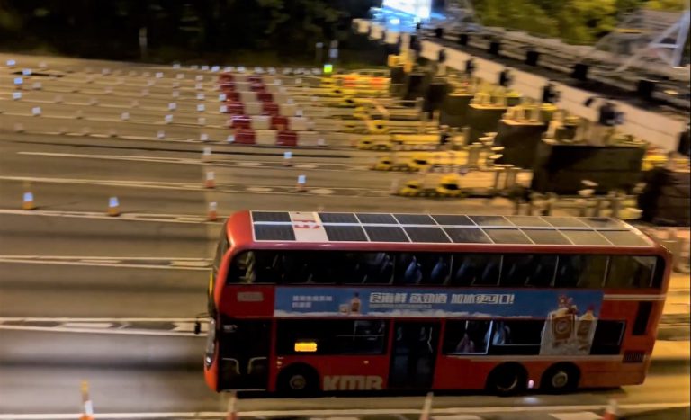 巴士亦是以「易通行」模式繳費通過城門隧道（圖片：羅淑佩社交平台）