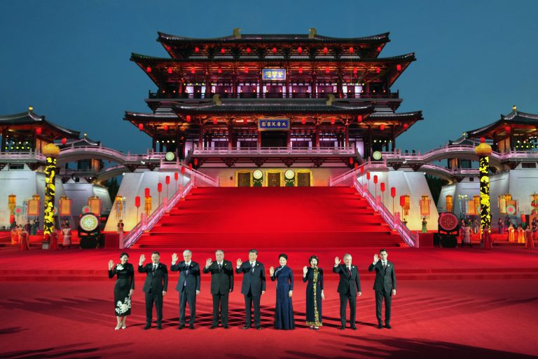 習近平為中亞五國領導人舉行迎賓儀式，並拍攝大合照。（中新社）